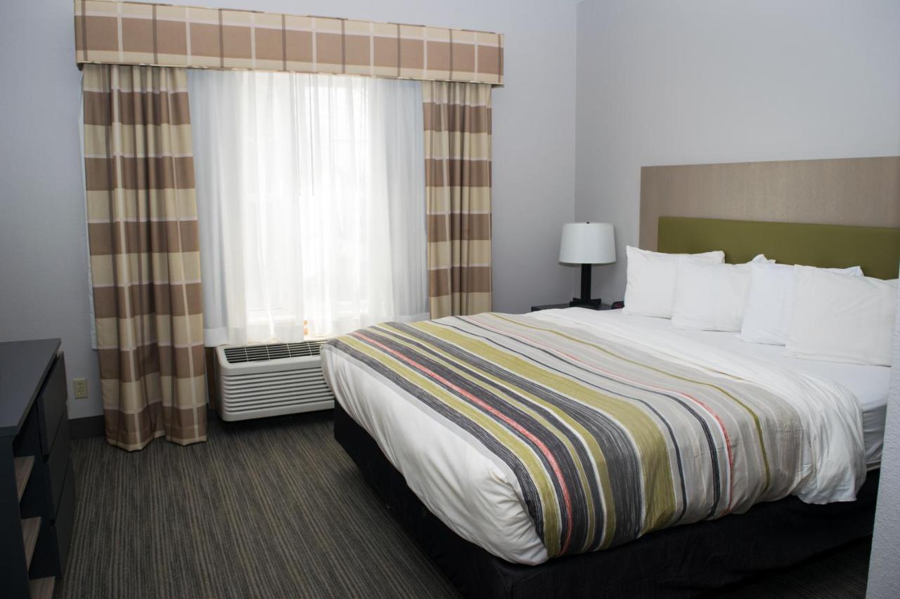 Hotel Country & By Radisson, Freeport, Il 3*