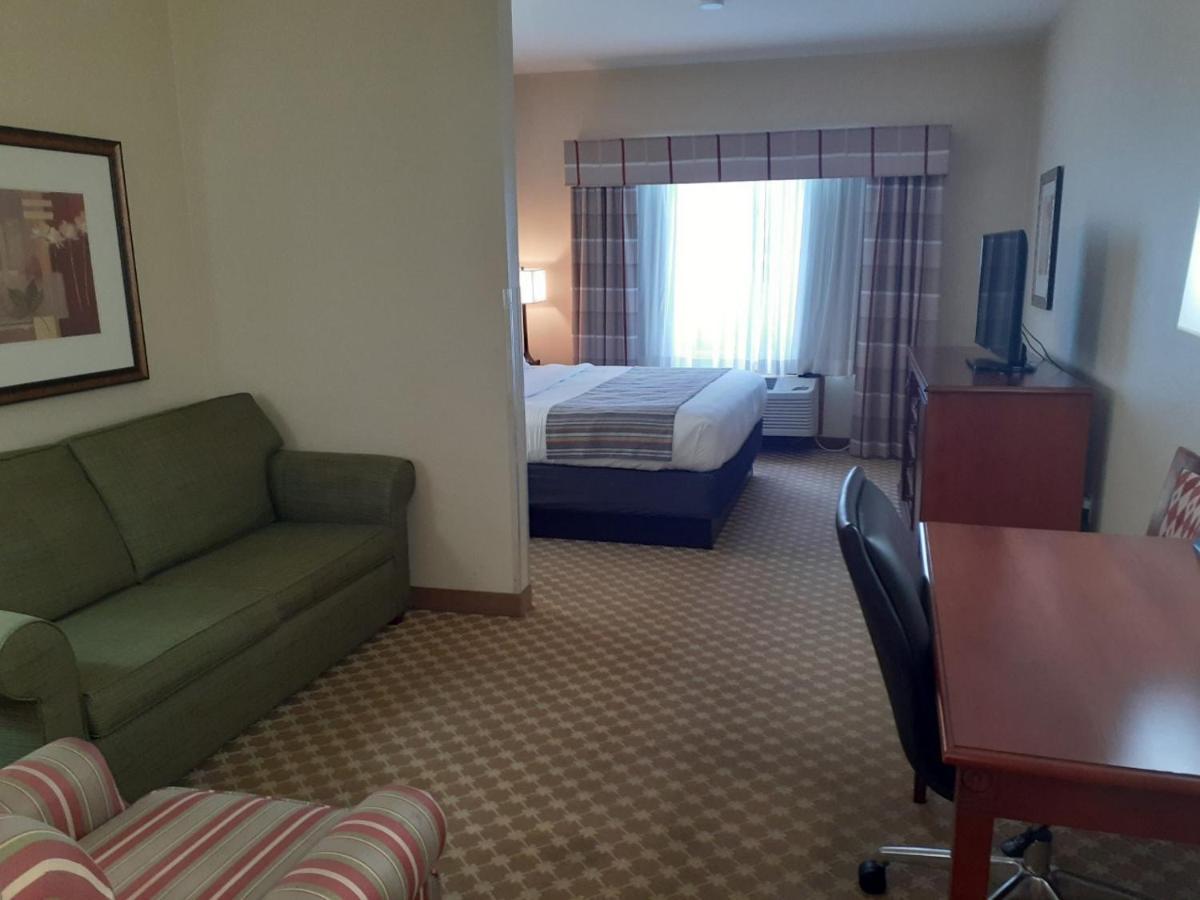 Hotel Country & By Radisson, Freeport, Il 3*