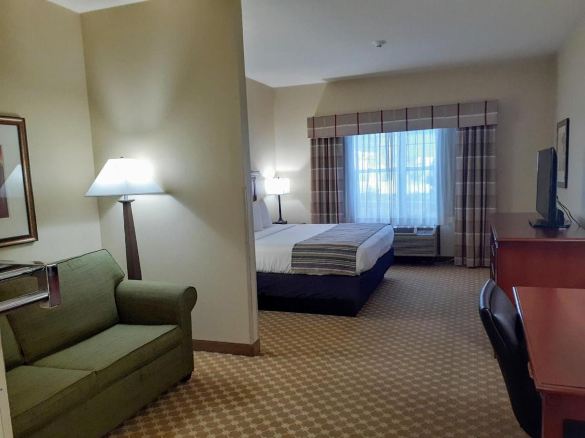 Country & By Radisson, Freeport, Il 3*