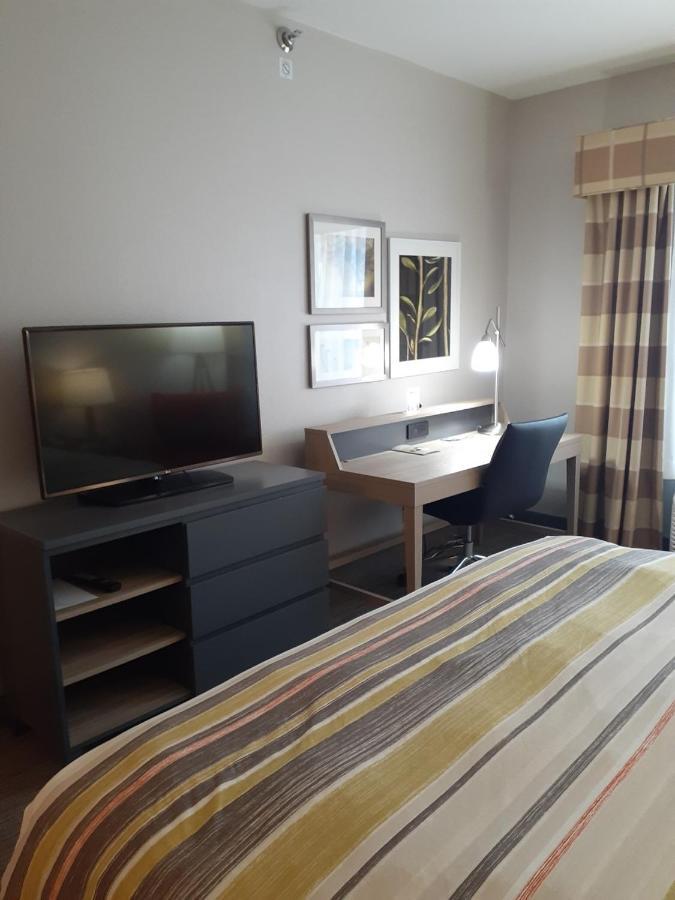 Hotel Country & By Radisson, Freeport, Il 3*