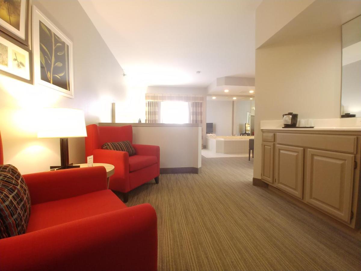 Country & By Radisson, Freeport, Il 3*